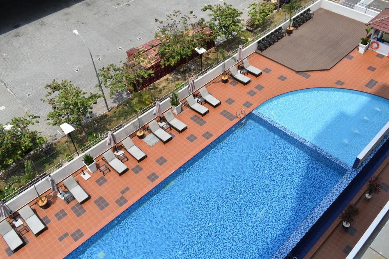 Tenera Hotel Банги Экстерьер фото The pool at the hotel